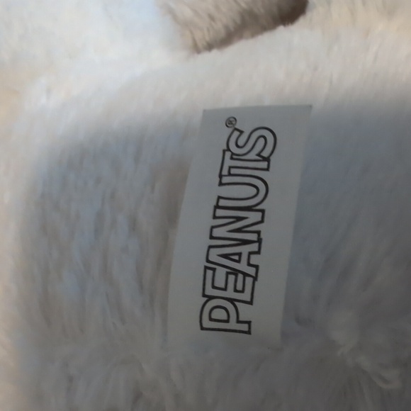 Peanuts Black and White Plushie - Picture 5 of 7